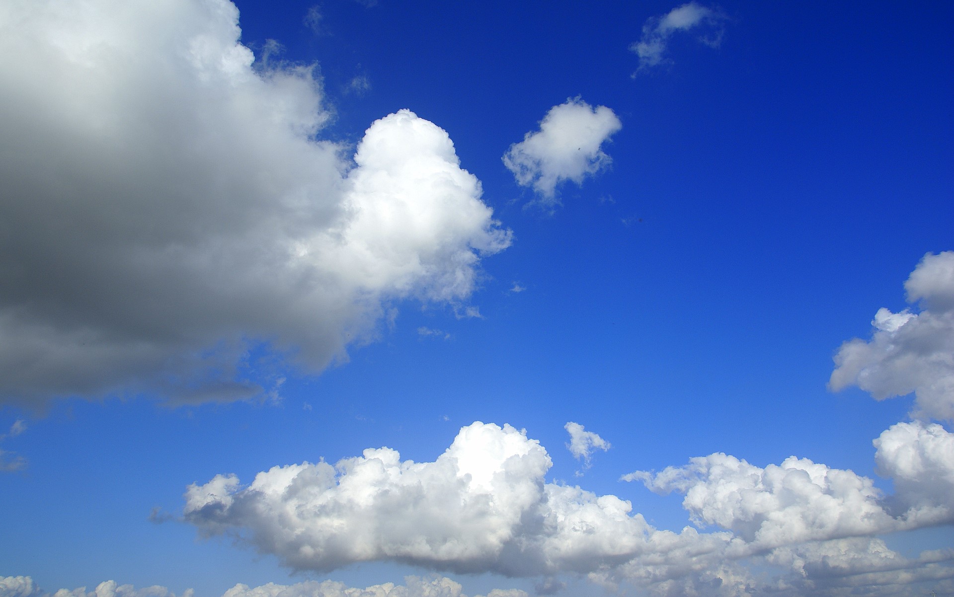 Blue Sky With Clouds - High Resolution Cloudy Sky , HD Wallpaper & Backgrounds