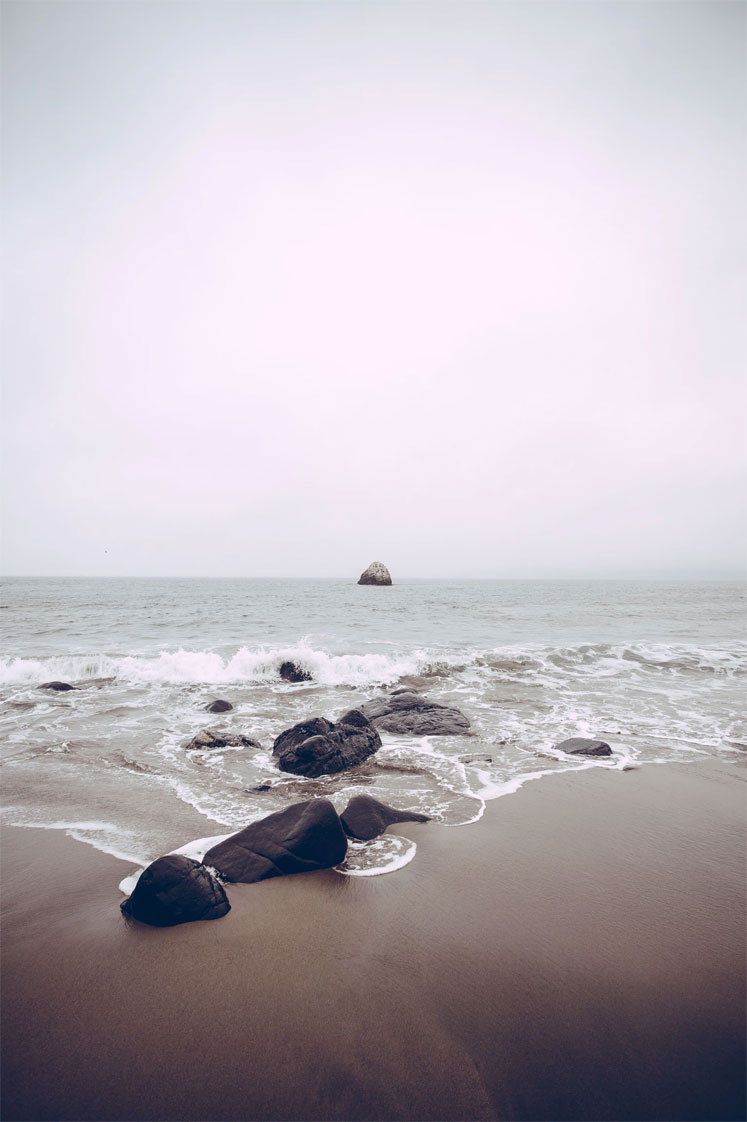 Peace & Quiet And Rocks On Sea Side Iphone Wallpaper,beach - Pantai Watu Leter , HD Wallpaper & Backgrounds