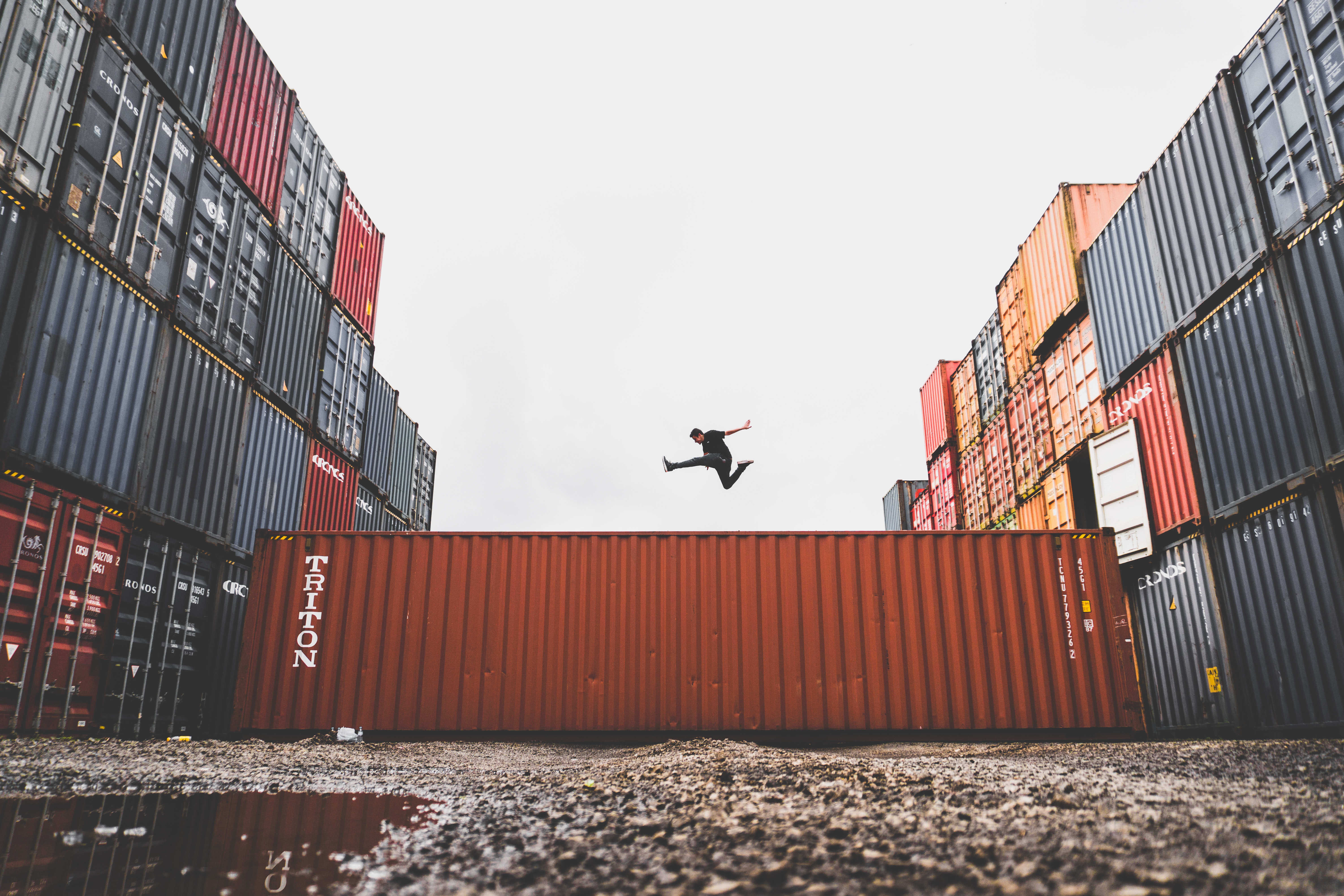Jumping Container , HD Wallpaper & Backgrounds