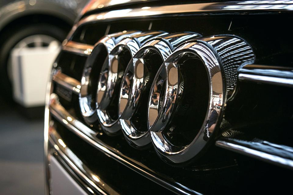 Audi Logo Logo Cars Rings Vehicles Automotive Sign - Q5 Audi Price In India , HD Wallpaper & Backgrounds