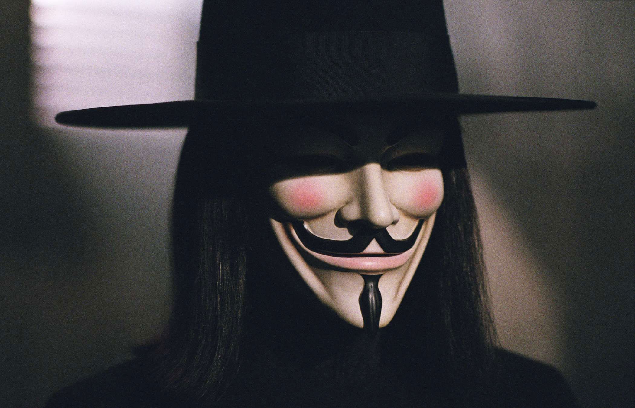 Free Movie Wallpaper - V For Vendetta , HD Wallpaper & Backgrounds