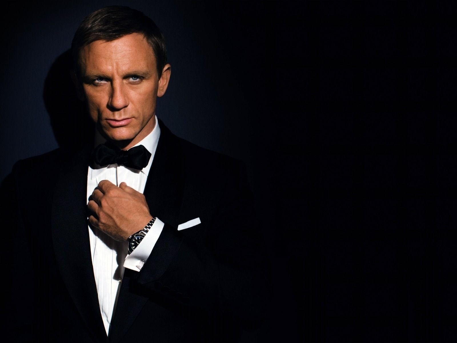James Bond Daniel Craig Wallpaper 
 Data-src /full/378487 - Diamond Bow Tie Tuxedo , HD Wallpaper & Backgrounds