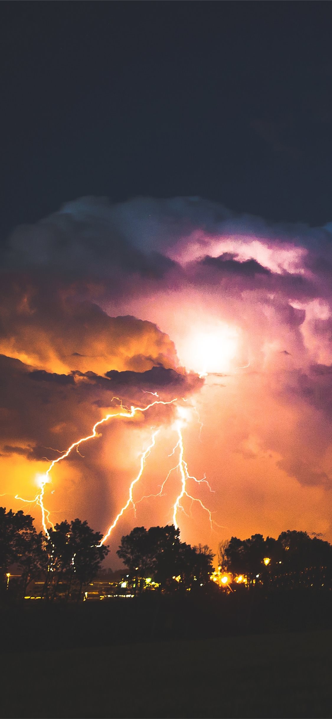 Lightning Strike Iphone , HD Wallpaper & Backgrounds