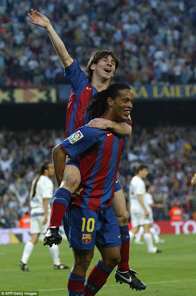 Messi On Ronaldinho Back , HD Wallpaper & Backgrounds