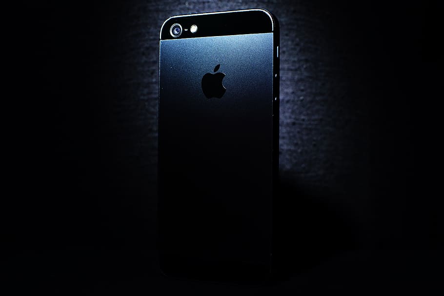 Black Iphone 5 Against Black Background, Apple, Communication, - Iphone Se Space Gray , HD Wallpaper & Backgrounds