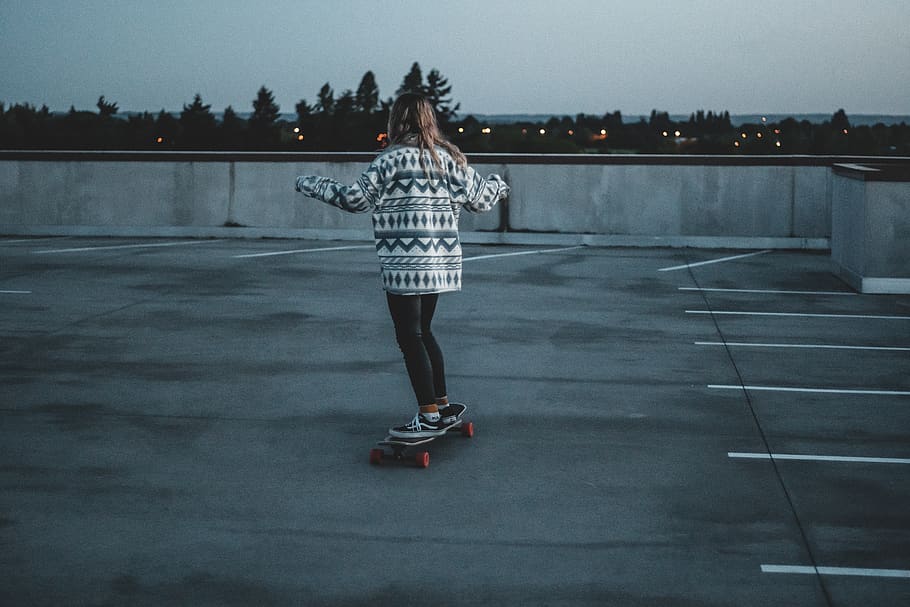 Person, Human, Skateboard, Sports, Skating, Girl, Vans - Clément Bugatswood , HD Wallpaper & Backgrounds