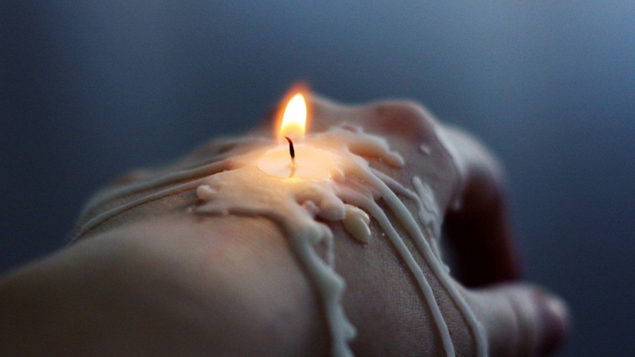 Dark Candles Fire Light Wax Wallpaper - Candles On Hands , HD Wallpaper & Backgrounds