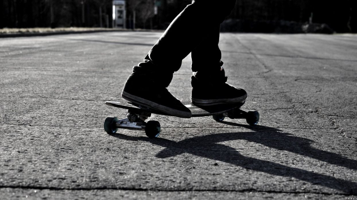 Black And White Skateboarding Monochrome Skates Wallpaper - Skateboarding Black And White , HD Wallpaper & Backgrounds
