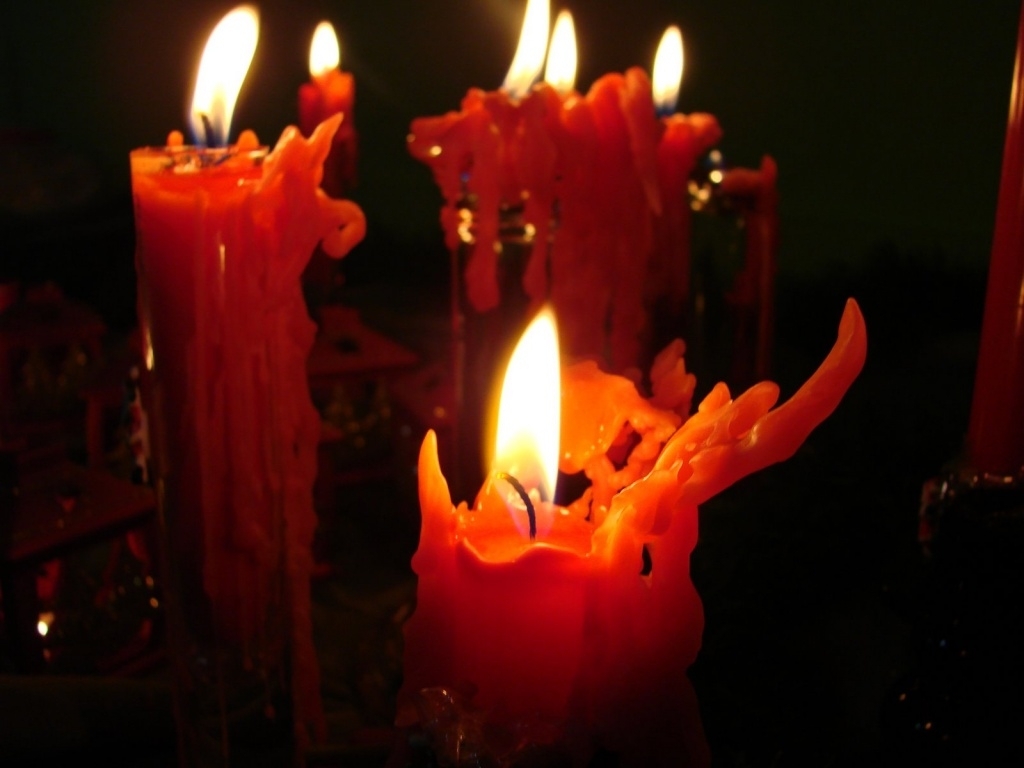 Candles Colored Red - Red Candles Burning , HD Wallpaper & Backgrounds