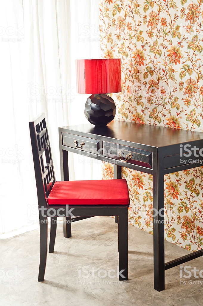 Luxury Work Desk With Floral Wallpaper - Coffee Table , HD Wallpaper & Backgrounds
