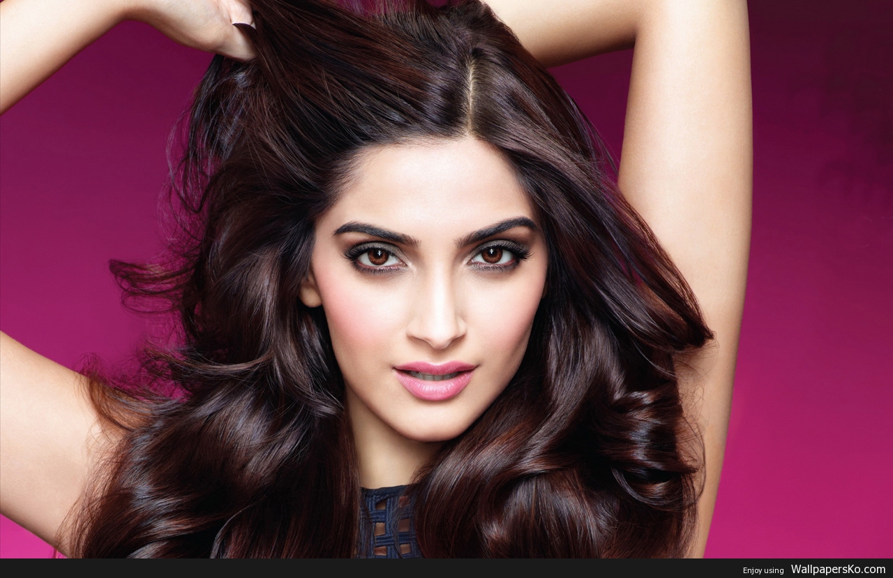 Sonam Kapoor Wallpaper - Most Beautiful Bollywood Heroine , HD Wallpaper & Backgrounds