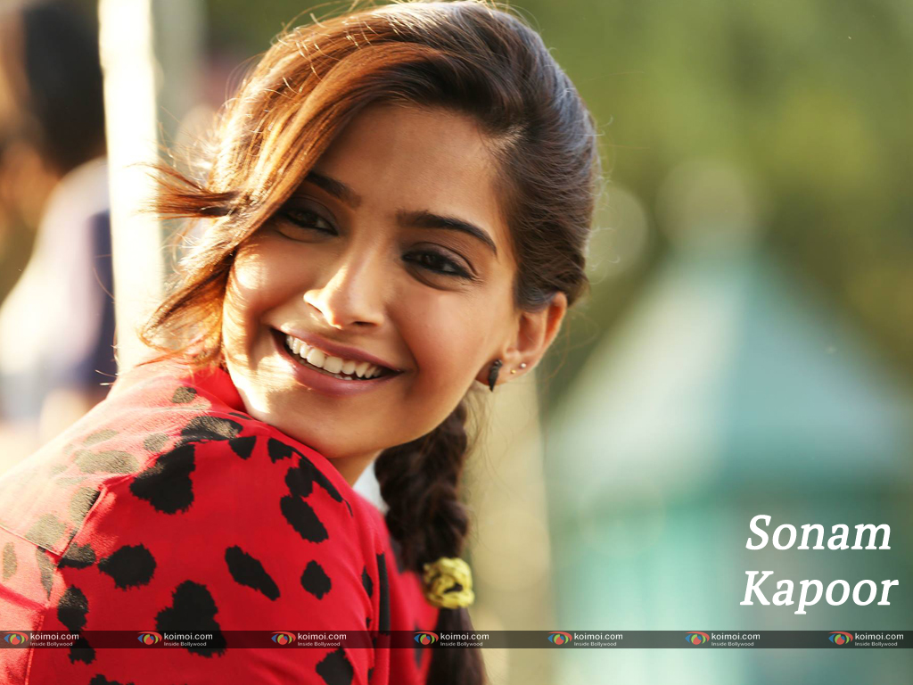 Sonam Kapoor Wallpaper - Sonam Kapoor Picture Download , HD Wallpaper & Backgrounds