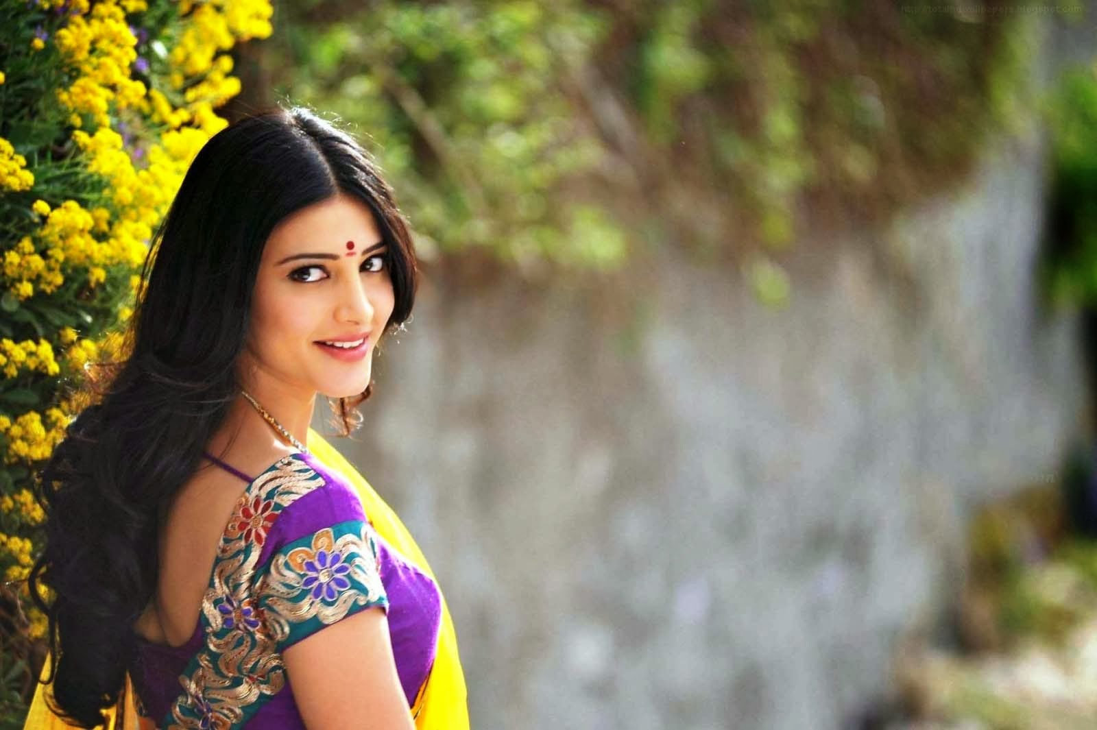 Free Download Shruti Hassan New Wallpapers Hd Wallpapers - Shruti Hassan In Yellow Saree , HD Wallpaper & Backgrounds