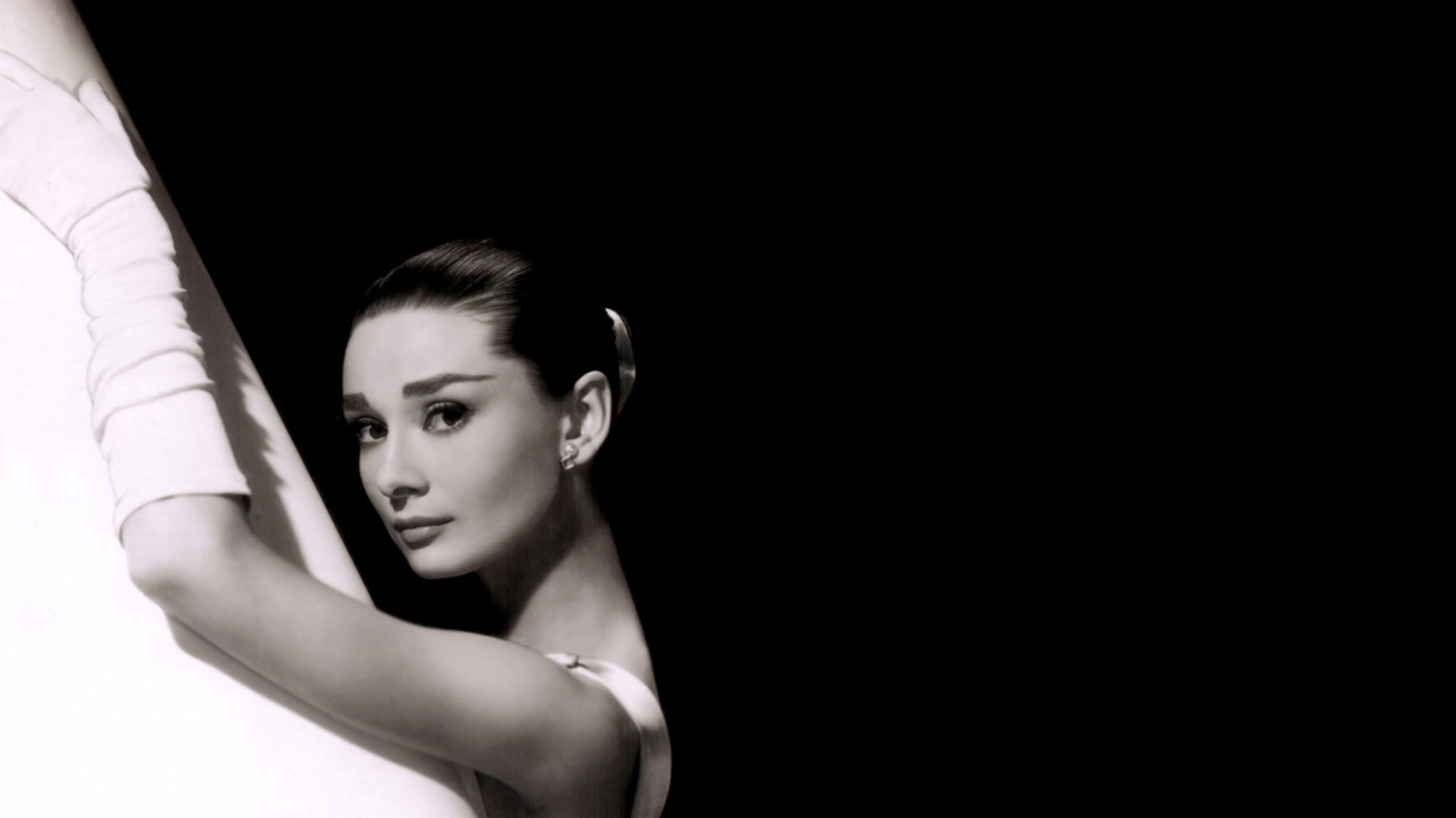 Audrey Hepburn Backgrounds , HD Wallpaper & Backgrounds