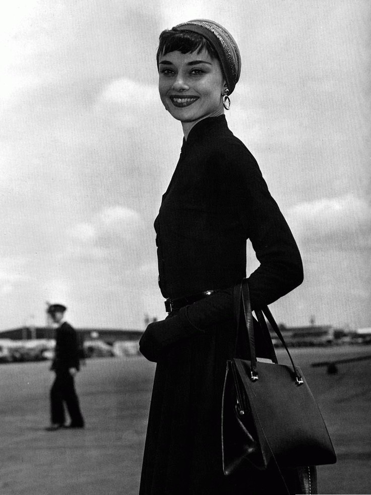 Pic - Audrey Hepburn , HD Wallpaper & Backgrounds