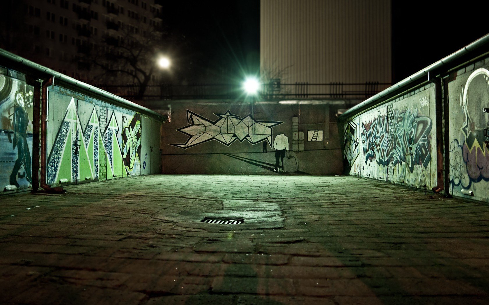 Light Green Cityscapes Night Graffiti Urban Poland - Night City Sidewalk Background , HD Wallpaper & Backgrounds