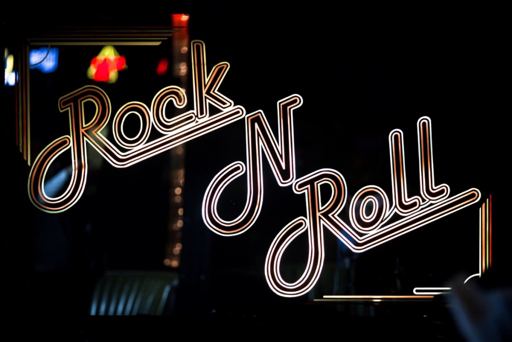 Rock N Roll Wallpaper - Neon Sign , HD Wallpaper & Backgrounds