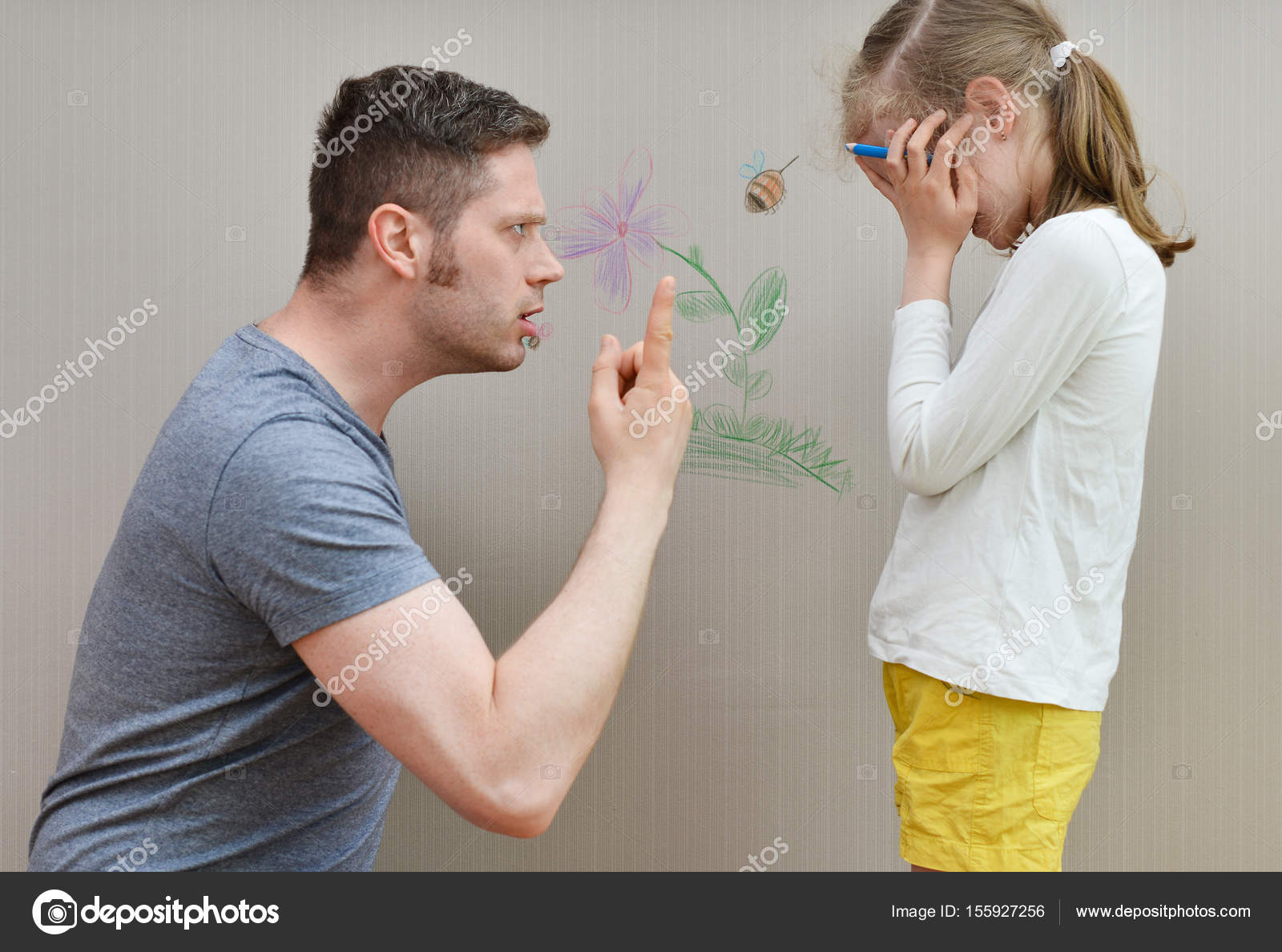 Little Girl Spoiled The Wallpaper And Her Dad Is Angry - Dad Is Angry , HD Wallpaper & Backgrounds