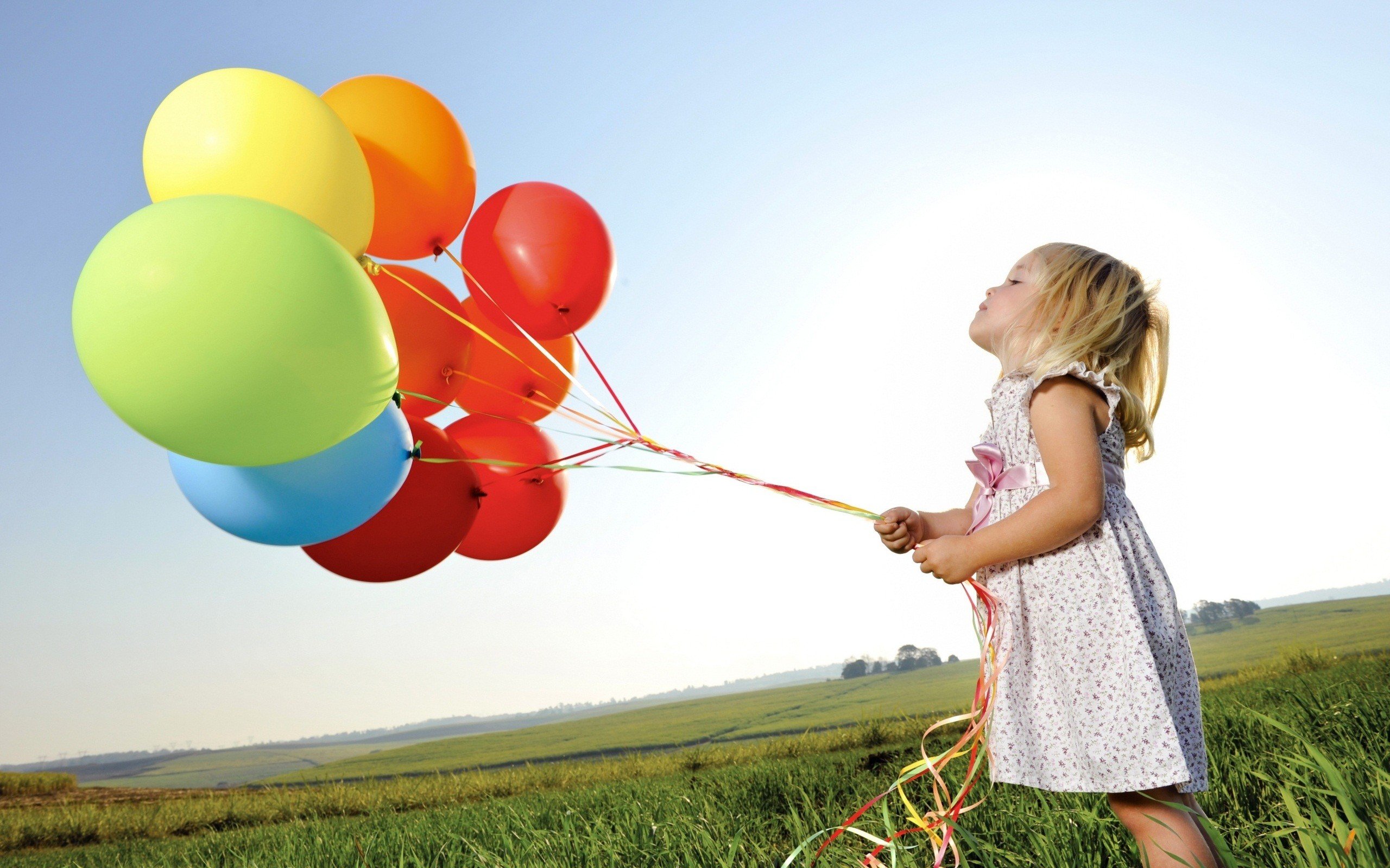 Girl With Colorful Balloon , HD Wallpaper & Backgrounds