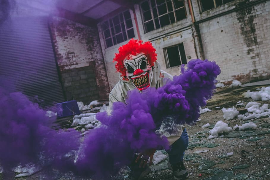 Clown Holding Purple Smoke Bomb In Ruined Building, - Smoke Bomb Clown , HD Wallpaper & Backgrounds