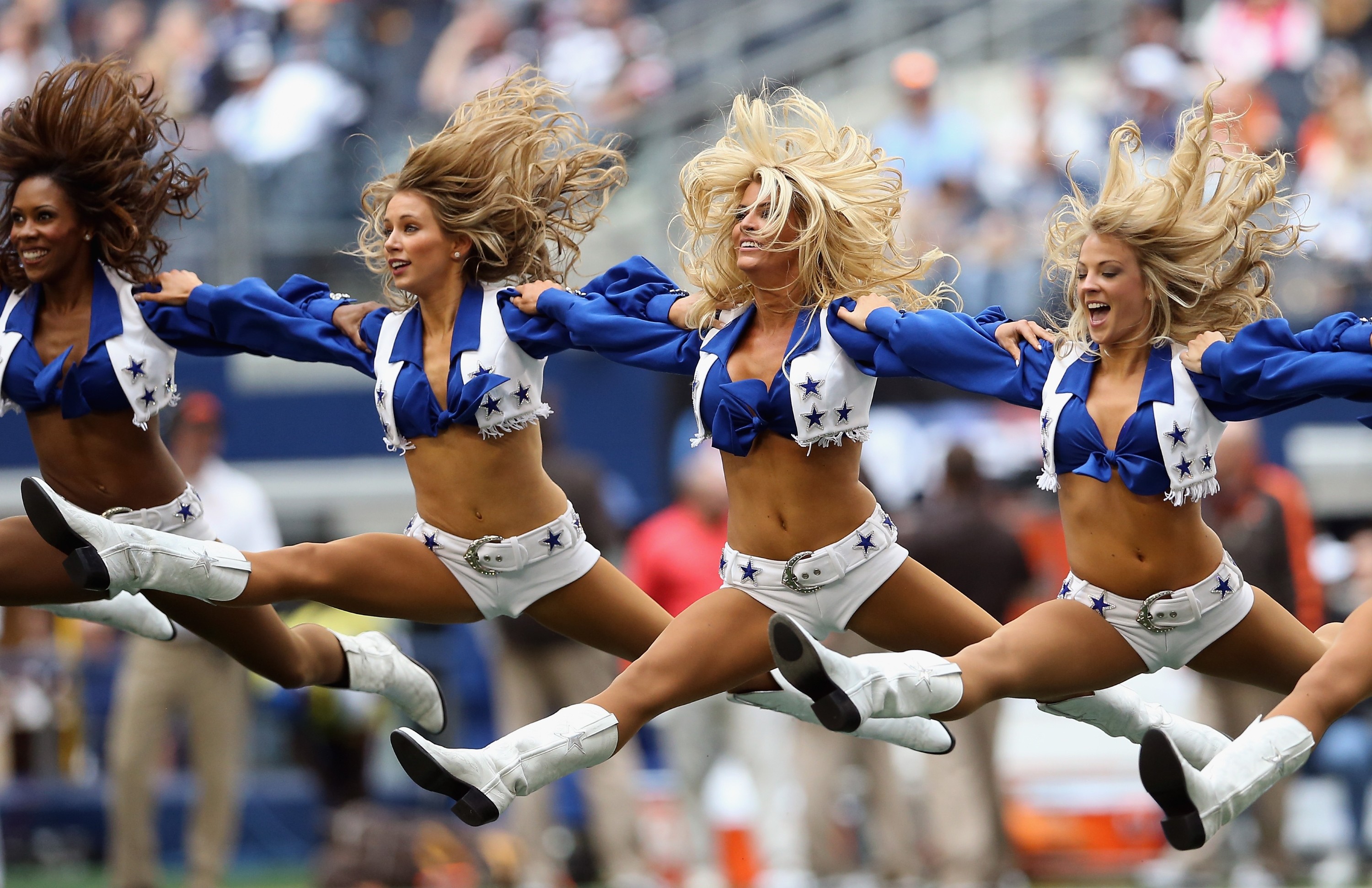 Best 25 Dallas Cowboys Cheerleaders Pay Ideas On Pinterest - Cheerleaders De Los Cowboys , HD Wallpaper & Backgrounds