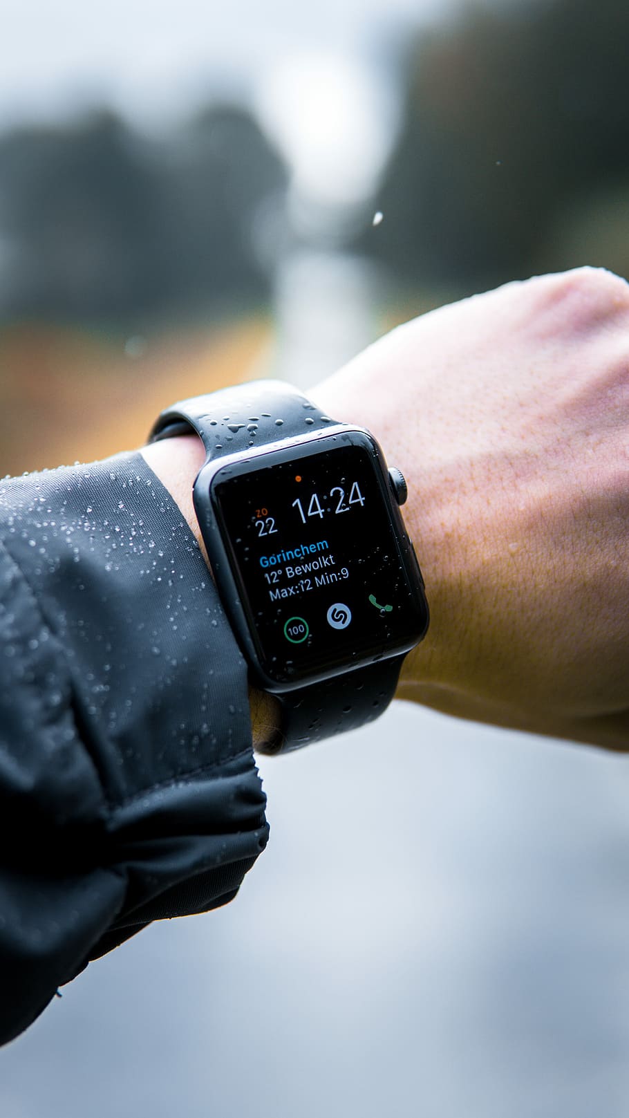 Person Wearing Apple Watch At - Apple Watch 4 Waterproof , HD Wallpaper & Backgrounds