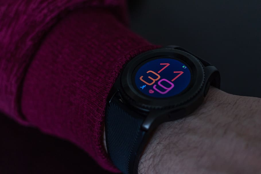 Black Smartwatch Showing 11 39, Digital Watch, Wrist, - Digital Watch Hd , HD Wallpaper & Backgrounds