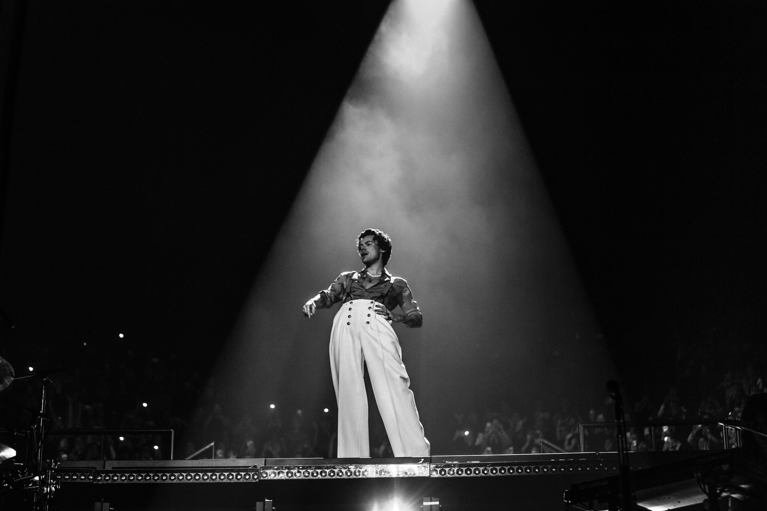 Harry Styles At The Forum, Courtesy Of His Twitter - Harry Styles Live At The Forum , HD Wallpaper & Backgrounds