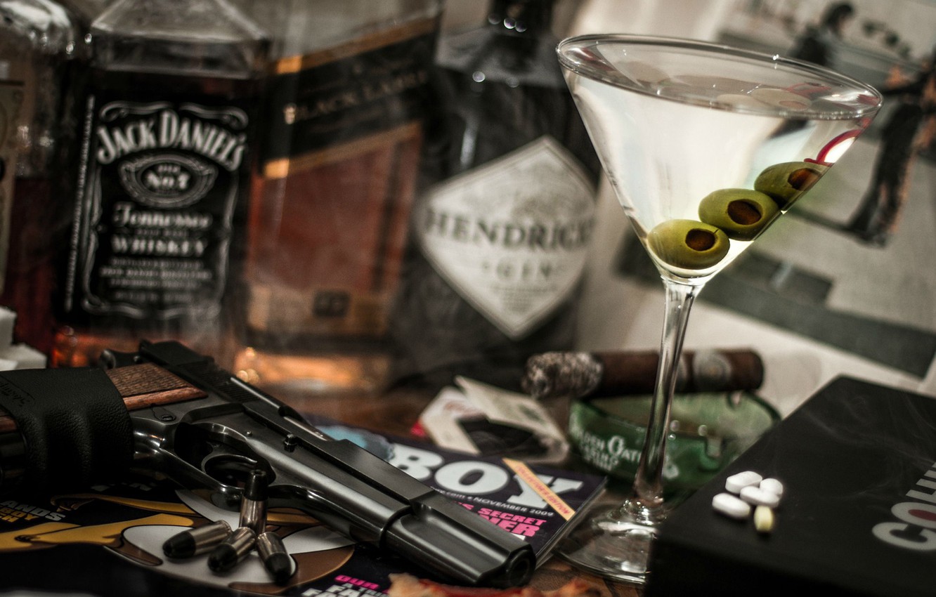 Photo Wallpaper Gun, Alcohol, Pistol - Jack Daniels And Gun , HD Wallpaper & Backgrounds