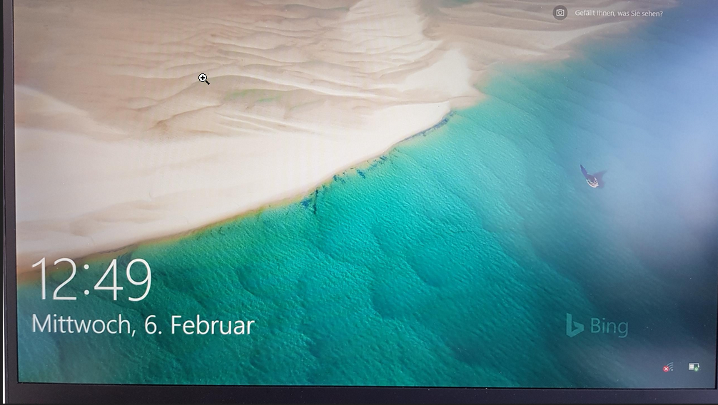 Windows Lock Screen With Bing Watermark - Jailbroken Iphone , HD Wallpaper & Backgrounds