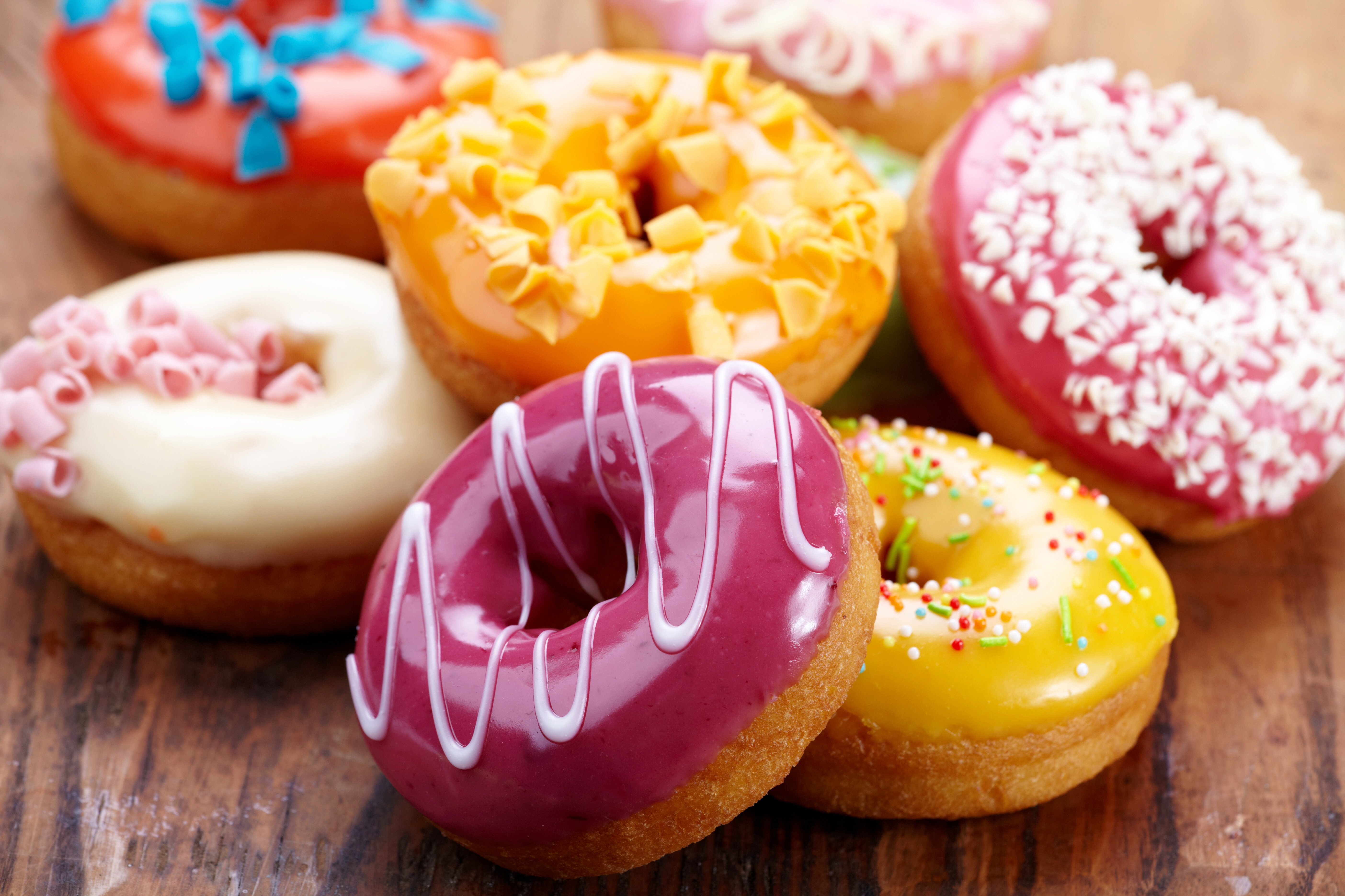 Delicious Donuts Wallpaper - Donut Hd , HD Wallpaper & Backgrounds