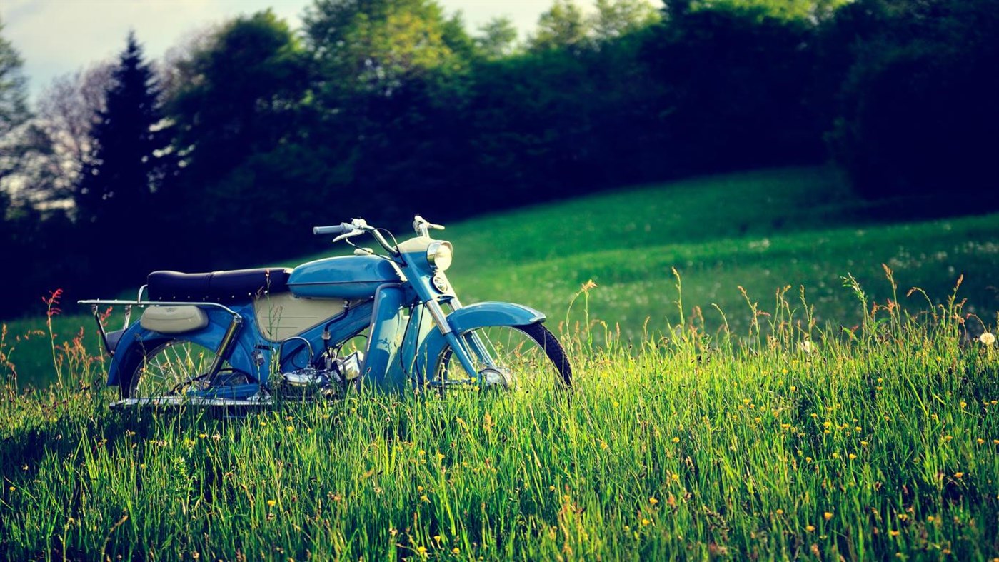 Brighten Your Desktop With This Free 4k Vintage Motorcycles - Windows 10 Wallpaper For Pc 4k , HD Wallpaper & Backgrounds