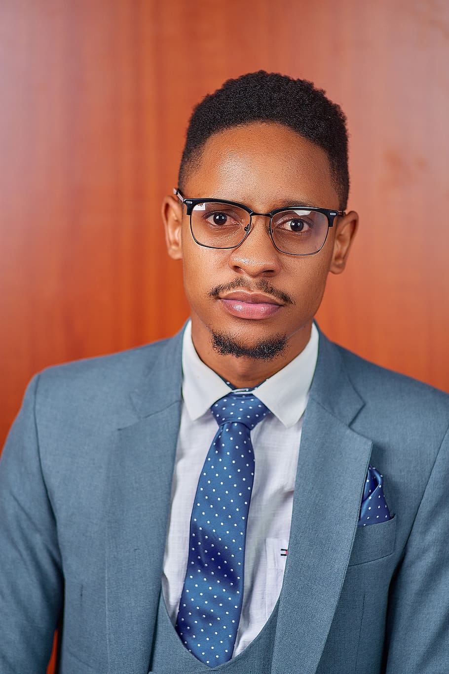 Serious, Suit, Corporate, Smart, Boy, Tech, Business, - Corporate Eyeglasses , HD Wallpaper & Backgrounds