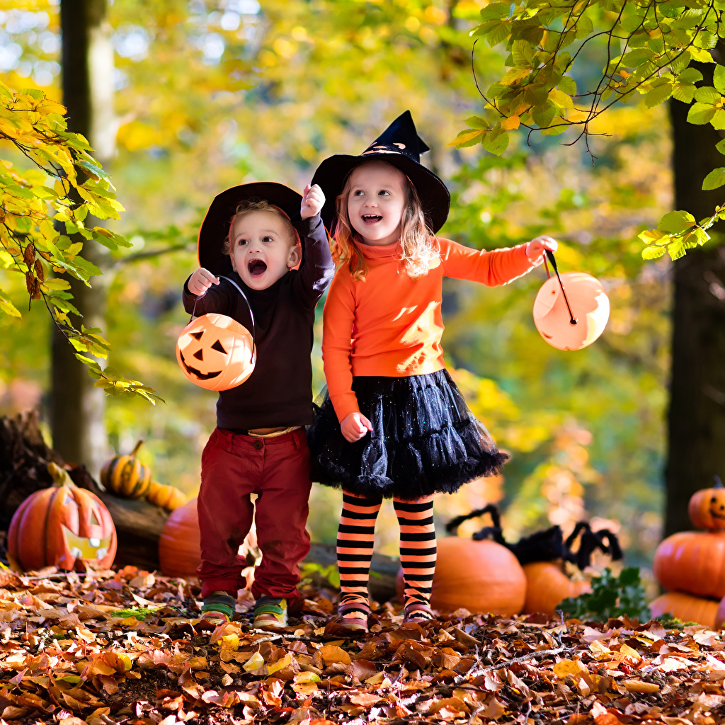 Boys And Girls - Trick Or Treats Halloween , HD Wallpaper & Backgrounds