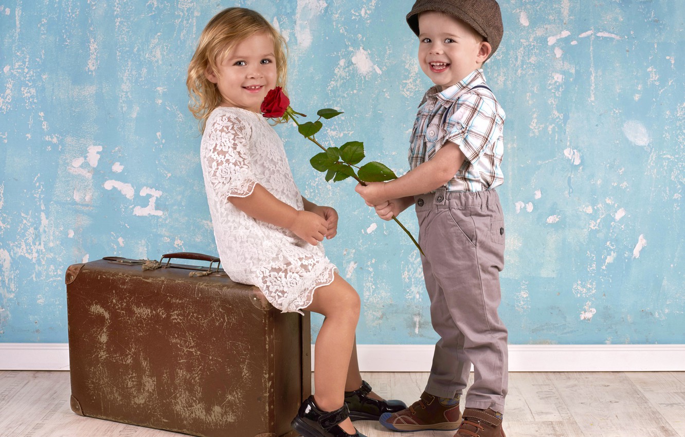 Photo Wallpaper Boy, Girl, Suitcase, Girl, Sitting, - Boy And Girl Children , HD Wallpaper & Backgrounds