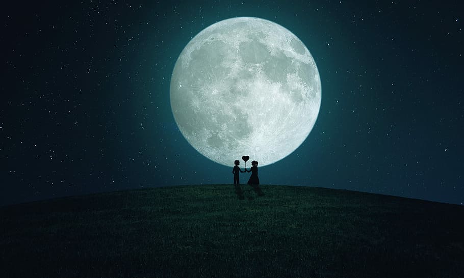 Silhouette Photo Of Boy And Girl Under The Moon, Couple, - 待ち受け 月 , HD Wallpaper & Backgrounds