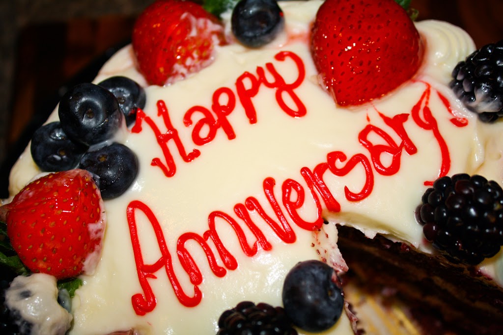 Beautiful Anniversary Wallpaper - Happy Anniversary Fruit Cake , HD Wallpaper & Backgrounds