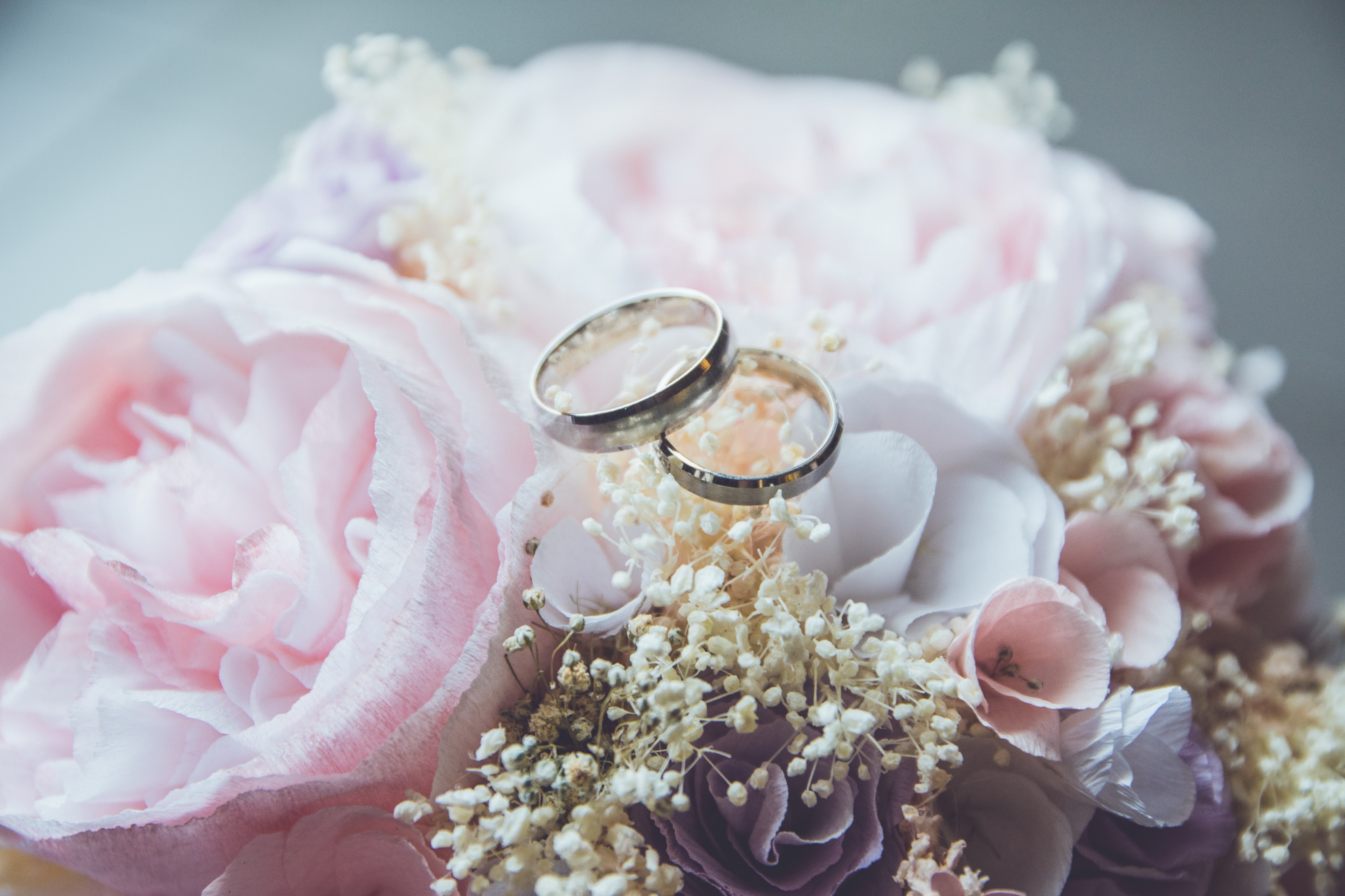 Wedding Ring And Flowers Photography , HD Wallpaper & Backgrounds