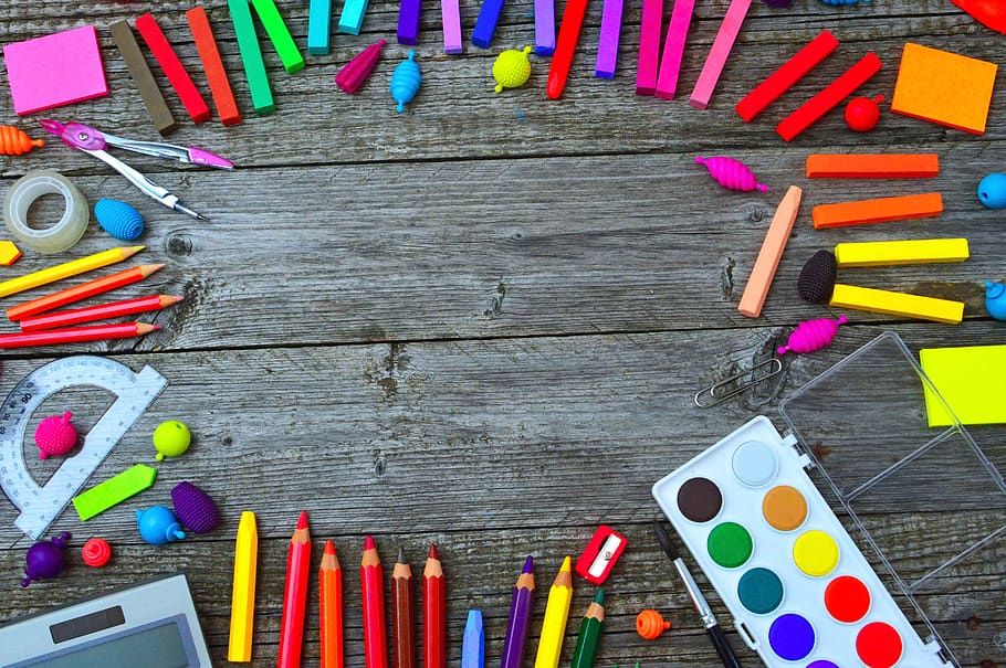 School Times, School School Supplies, Brushes, Crayon, - School Supplies , HD Wallpaper & Backgrounds