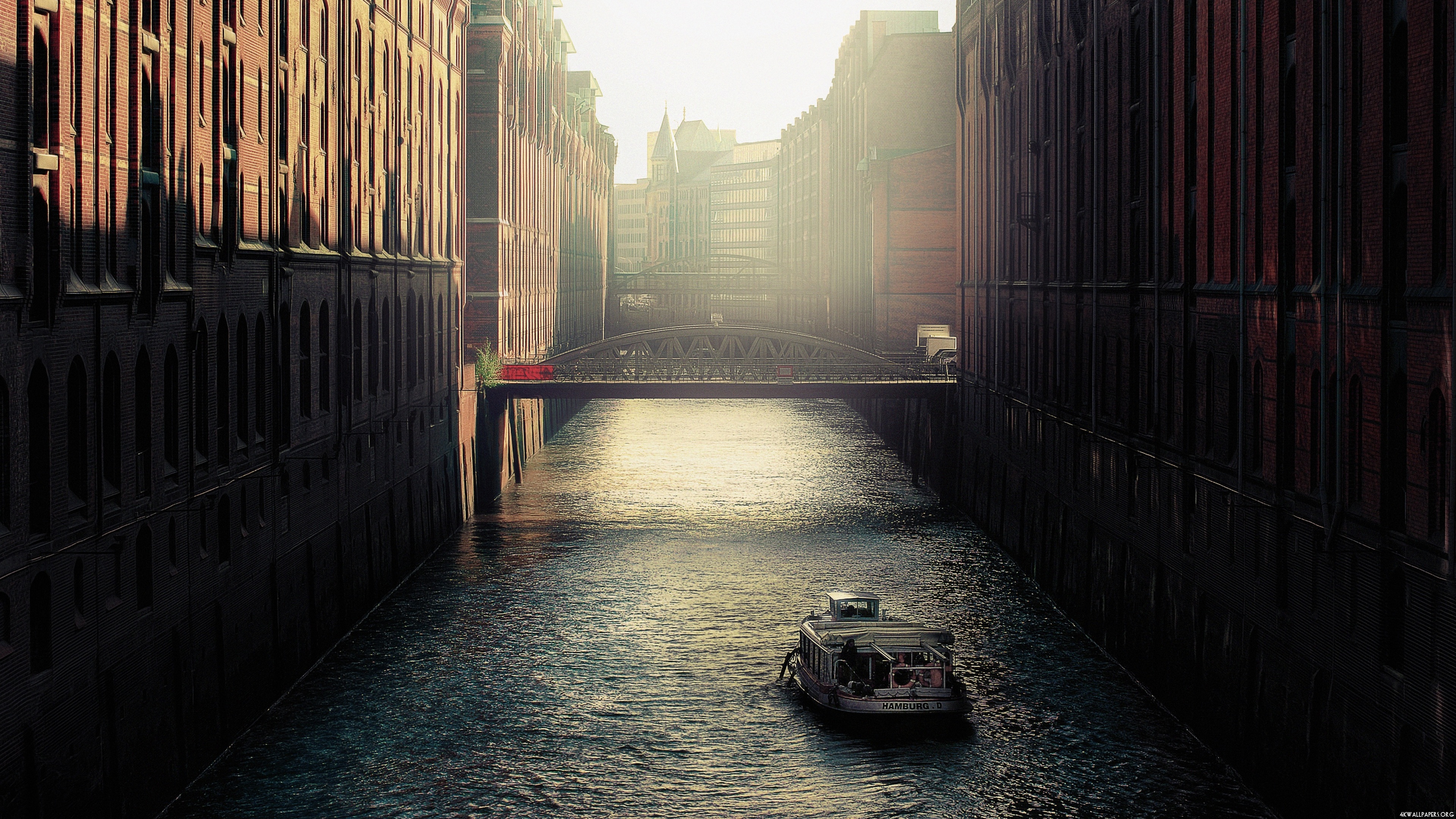 City River Wallpaper - Hamburg Speicherstadt , HD Wallpaper & Backgrounds