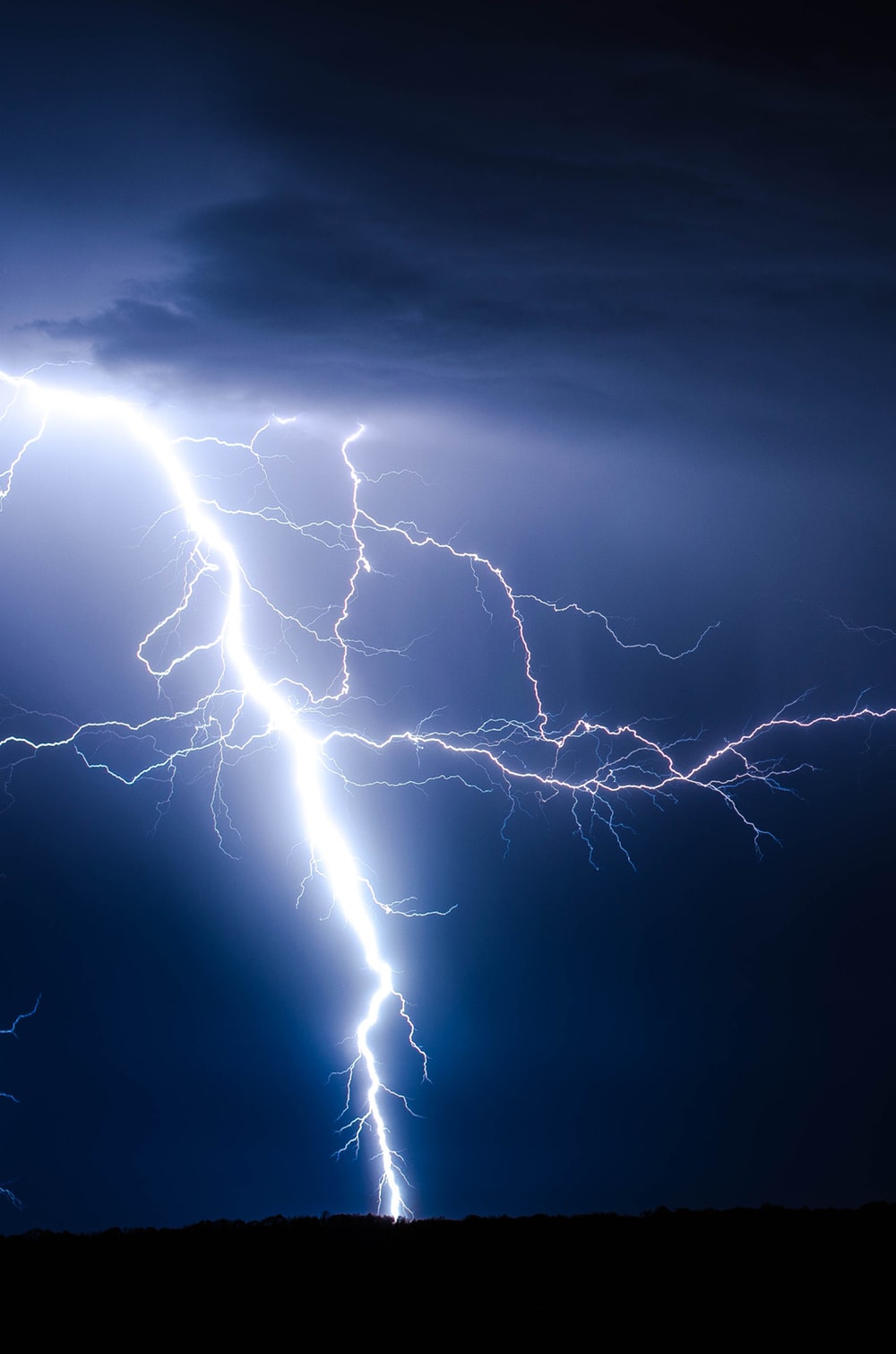 27 Thunder Pictures Download Images On Unsplash - Bolt Of Lightning , HD Wallpaper & Backgrounds