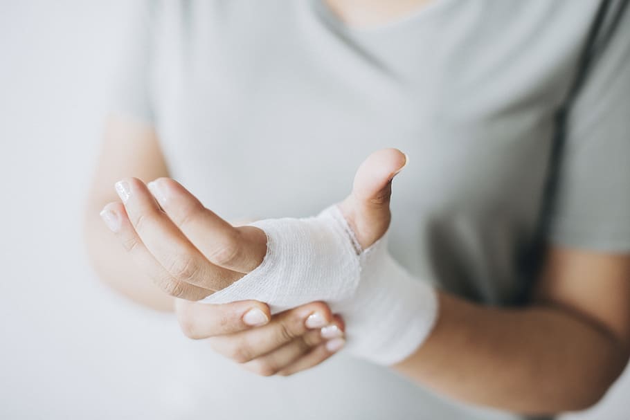 Person Hand, Bandage, Close-up, Hands, Hurt, Indoors, - Hands Bandage , HD Wallpaper & Backgrounds
