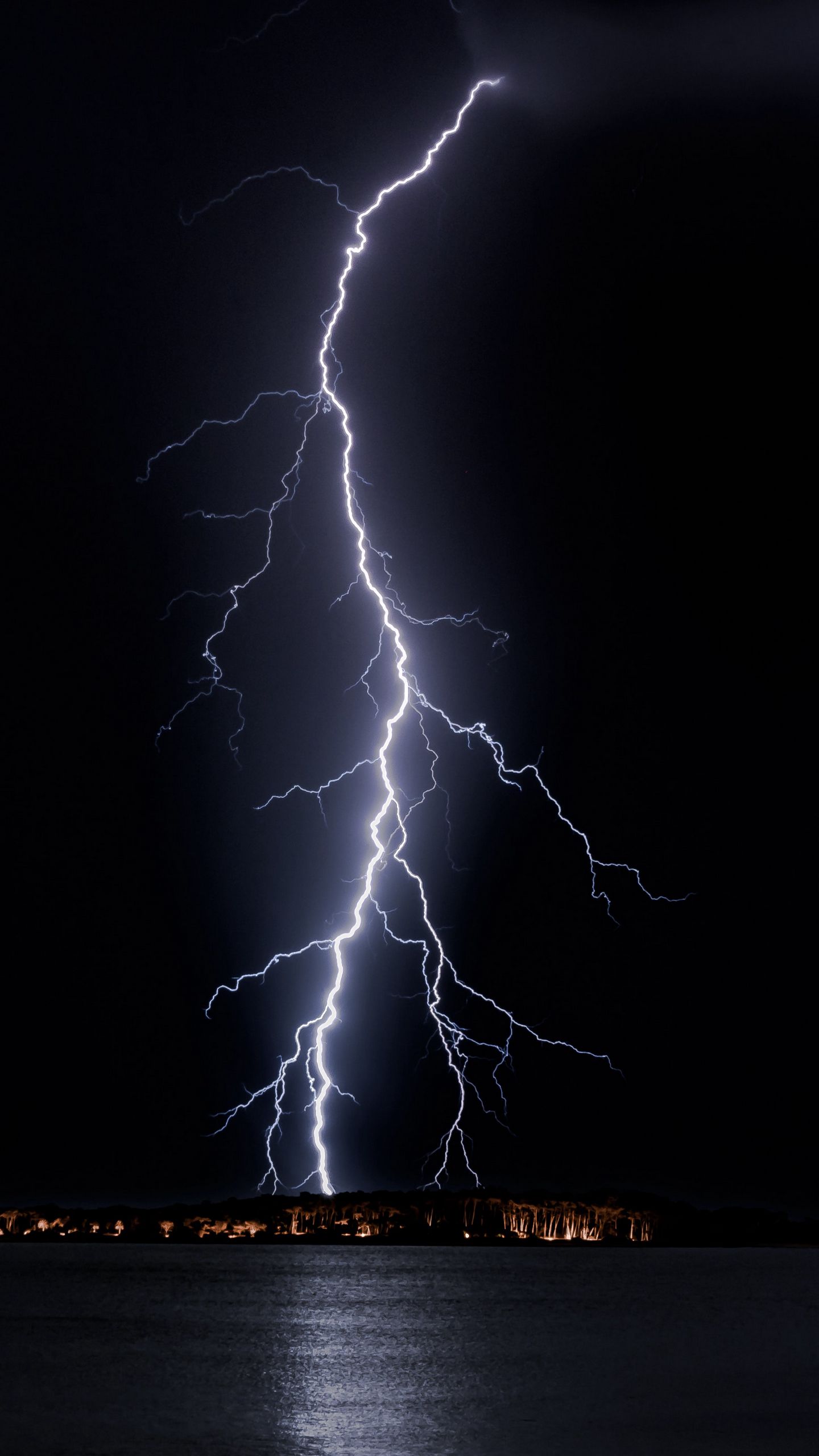 Wallpaper Lightning, Night, Horizon, Sea, Light - Lightning Iphone Background Hd , HD Wallpaper & Backgrounds