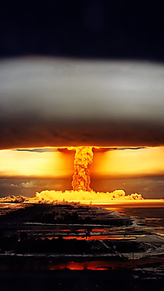Nuclear Explosion Iphone Wallpaper - Nuclear Explosion Wallpaper Iphone , HD Wallpaper & Backgrounds