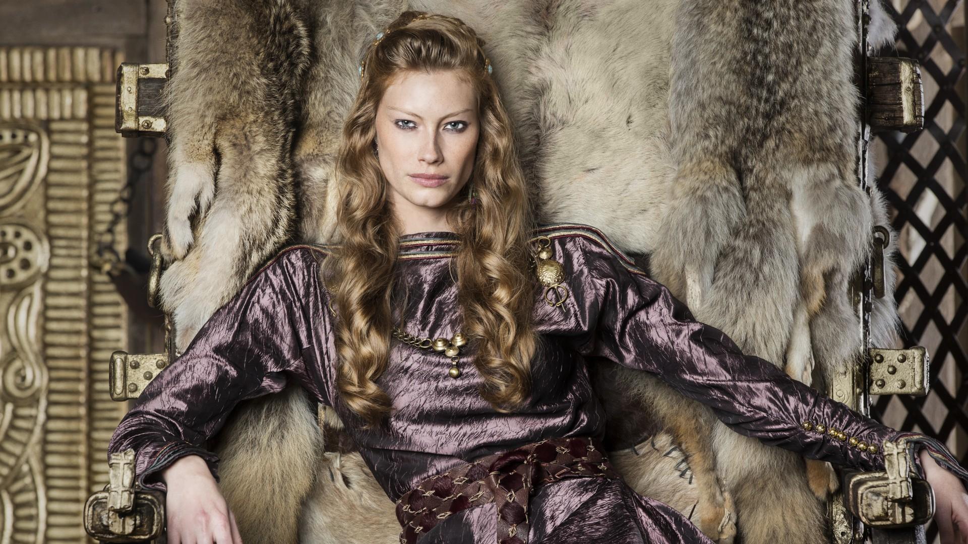 Vikings Wallpaper - Devil Wears Prada Alyssa Sutherland , HD Wallpaper & Backgrounds