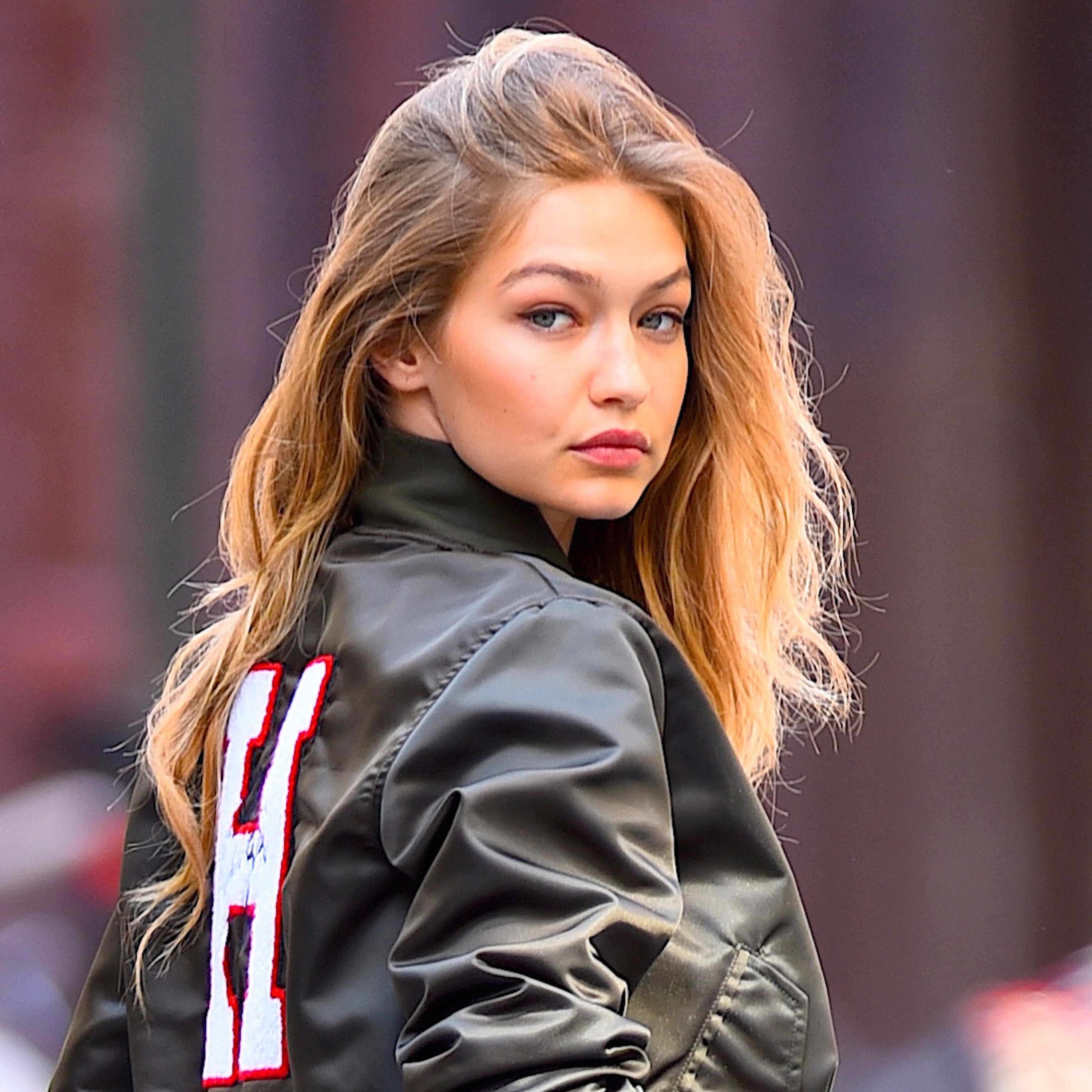 Gigi Hadid Posts Photo Of A Terrifying Spider , HD Wallpaper & Backgrounds