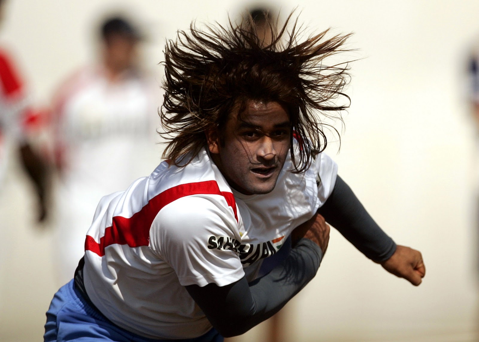 Msd Hd Wallpaper - Ms Dhoni With Long Hair , HD Wallpaper & Backgrounds