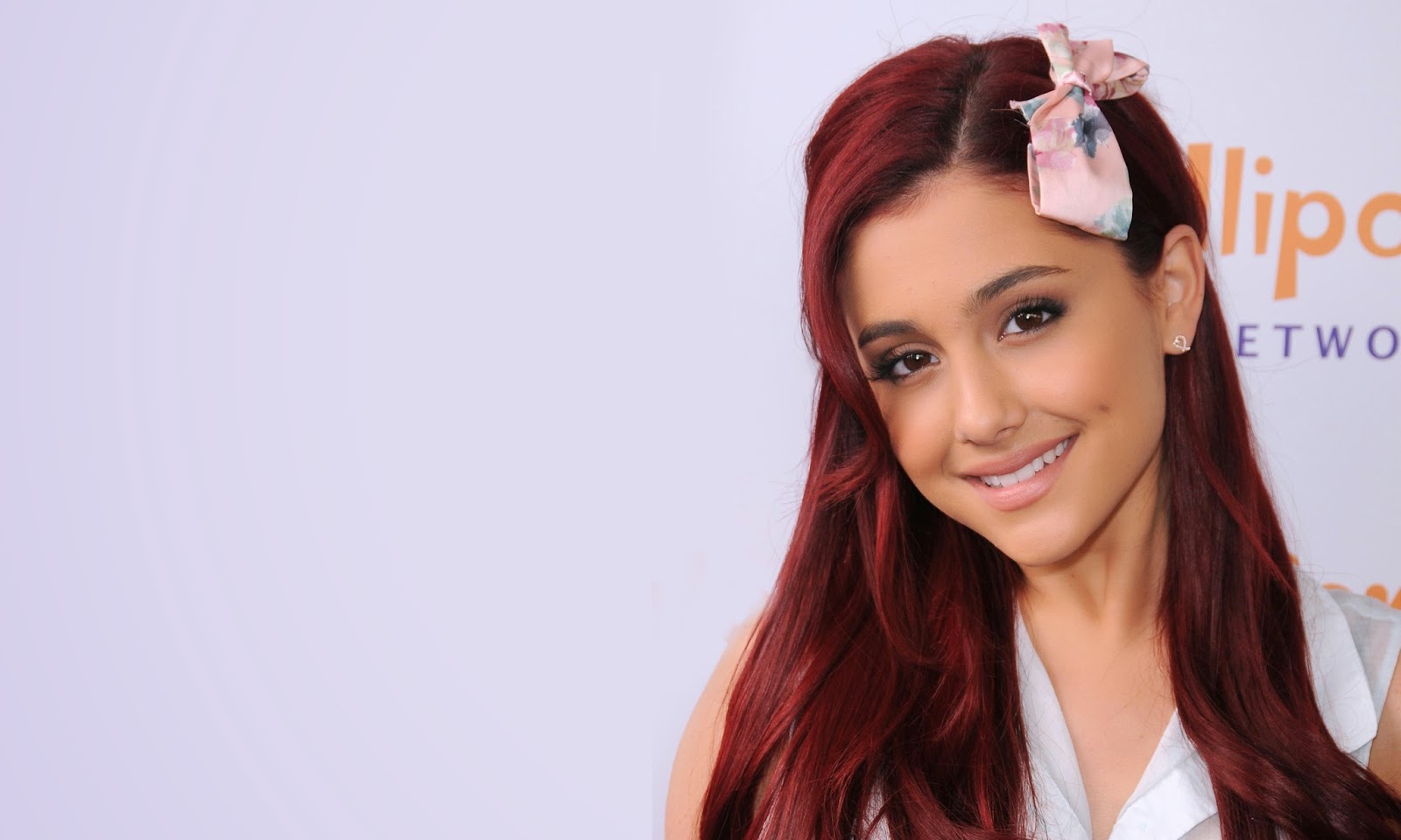 Ariana Grande Hd Wallpapers Hd Wallpapers - Ariana Grande Photoshopped Black , HD Wallpaper & Backgrounds