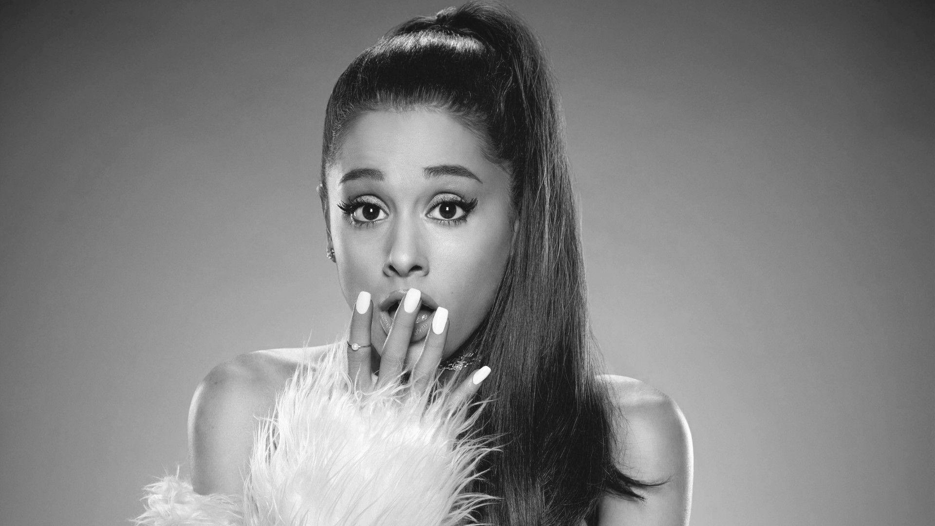 Ariana Grande 2017 Wallpapers - Di Ariana Grande 2019 , HD Wallpaper & Backgrounds