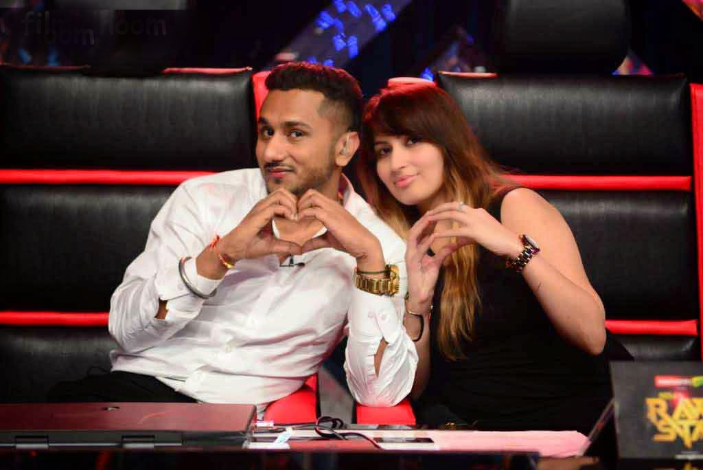 Yo Yo Honey Singh With His Wife High Definition Wallpapers - Yo Yo Honey Singh Wife , HD Wallpaper & Backgrounds